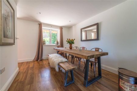 2 bedroom detached house to rent - Photo 2