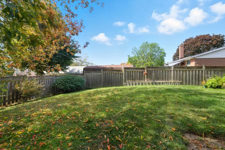 For Lease - 713 Burns Street Unit# Main, Whitby, Ontario - Photo 3