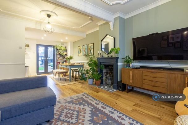 4 bedroom terraced house to rent - Photo 1