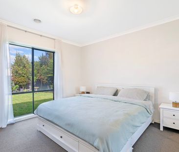 Modern Family Home in Prime Location – Close to M1 & Berwick - Photo 5