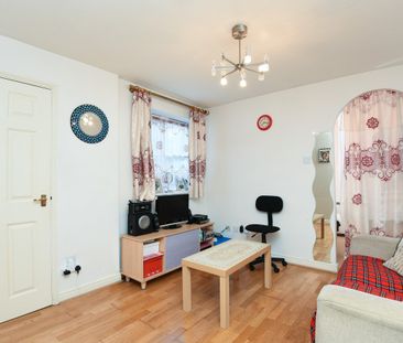 Clarence Close, New Barnet, Barnet, EN4 - Photo 2