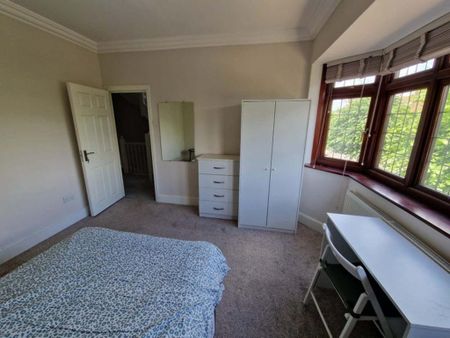 5 bedroom flat share to rent - Photo 2