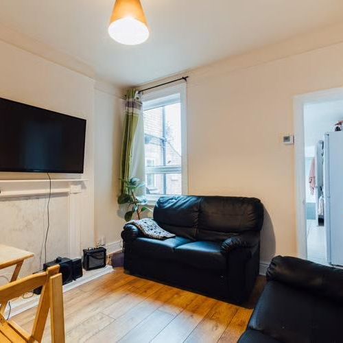 4 bedroom property to rent - Photo 1