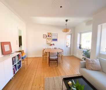 Dejlig og rummelig 2-værelses lejlighed i øgadekvarteret - Photo 1