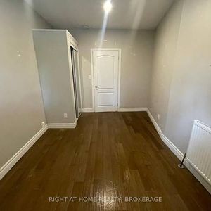 ONE MONTH'S FREE RENT! Recent renovations spacious layout! - Photo 2