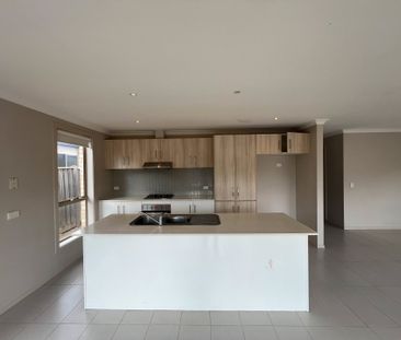 20 Ceratta Crescent, Tarneit - Photo 3