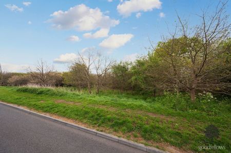 Revesby Road, Carshalton, SM5 - Photo 3