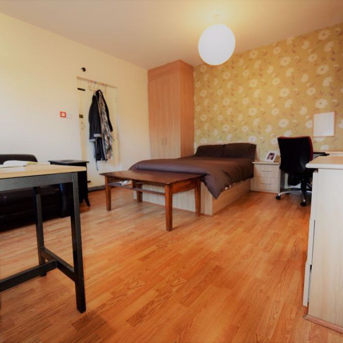 1 bedroom Studio in Flat 5, Leeds - Photo 1