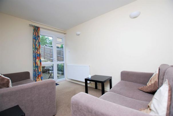 4 bedroom end of terrace house to rent - Photo 1