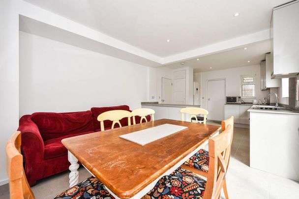 6 bedroom semi-detached house to rent - Photo 1