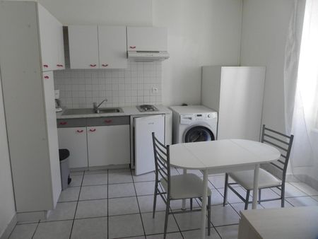Location Appartement 2 pièces 30m² MILLAU 12100 - Photo 4
