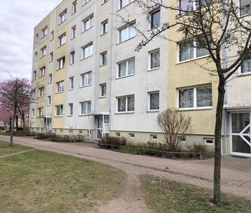 Einzug sofort möglich - 3-Raumwohnung mit Balkon - Photo 2