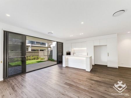 Morden townhome in great central location! - Photo 4