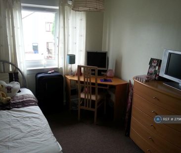 2 bedroom semi-detached house to rent - Photo 2