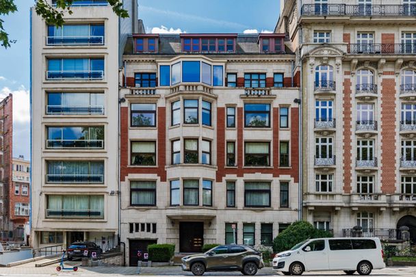 Beau Rez-De-Chaussée de caractère +/- 233 m² avec jardin - Foto 1