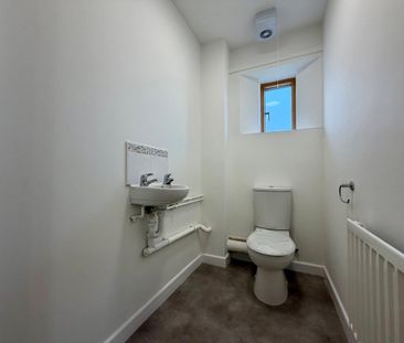 2 bedroom semi-detached house to rent - Photo 6