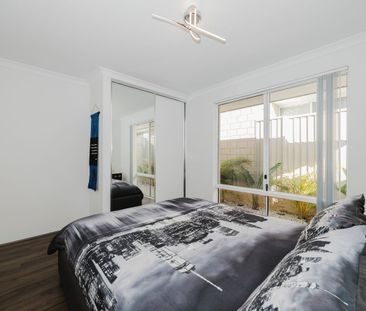 Modern Coastal Family Living - 6.6kW Solar - Premium Finishes - Eas... - Photo 6