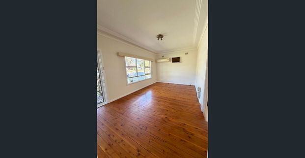 CLOSE TO BLACKTOWN CBD, WESTPOINT & PUBLIC TRANSPORT! - Photo 1