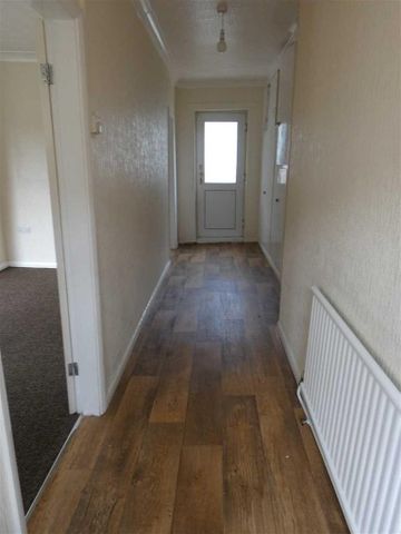 3 bedroom detached bungalow to rent - Photo 2