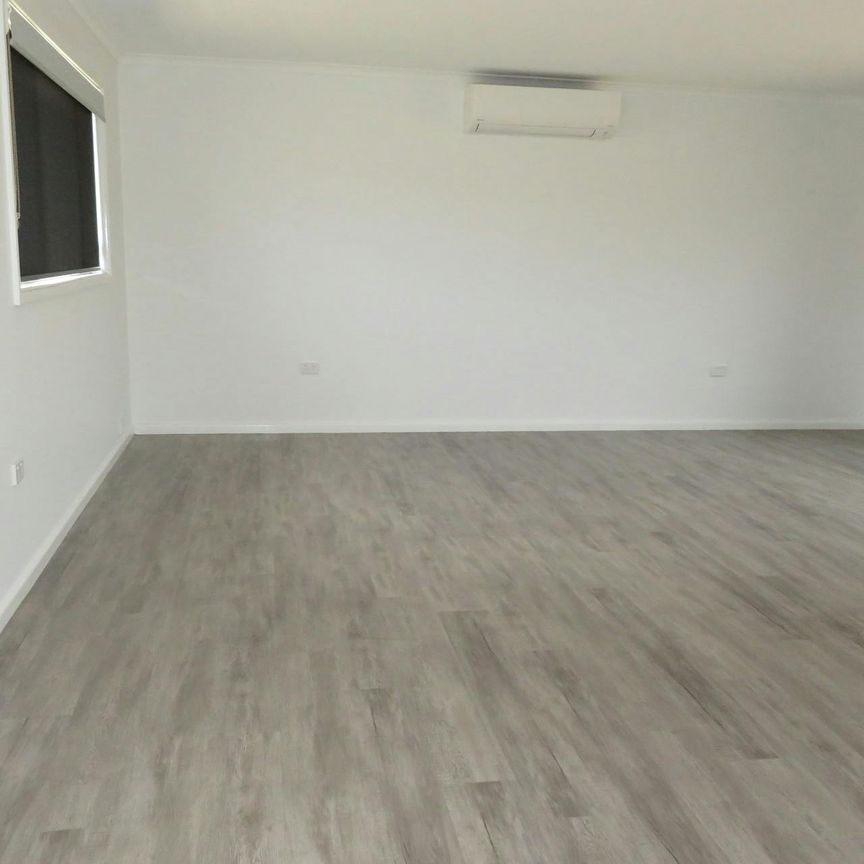 RENOVATED 2 BEDOOM APARTMENT! - Photo 1