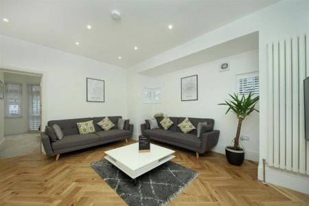3 bedroom apartment to rent - Photo 3