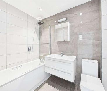 Sutton Lane, Banstead, Surrey, SM7 - Photo 6