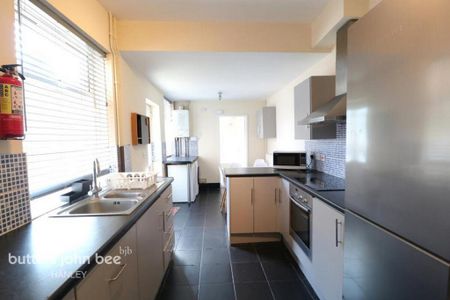 1 bedroom in a house share to rent - Photo 5