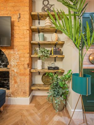 Francis Road Room 7 - Photo 1