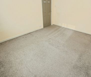 Flat to rent on - Photo 3