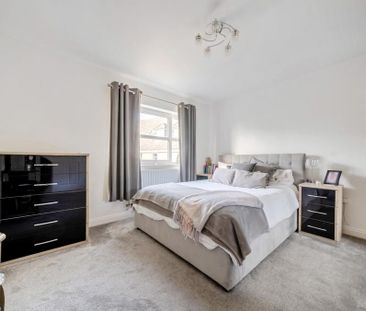 3 bedroom semi-detached house to rent - Photo 4