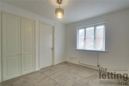 3 bedroom semi-detached house to rent - Photo 4