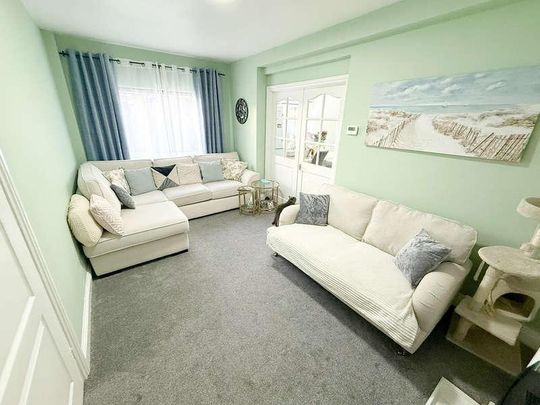 London Road, Benfleet, SS7 - Photo 1