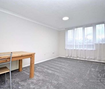 Moorfield, Harlow, CM18 - Photo 2