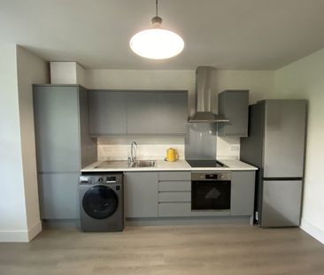 References Pending - 4 bed Apartment - Photo 4