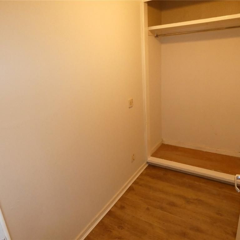 House to rent - Photo 1