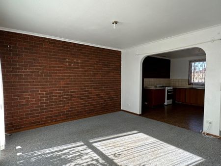 Well Appointed Unit in the Heart of Dandenong - Photo 5