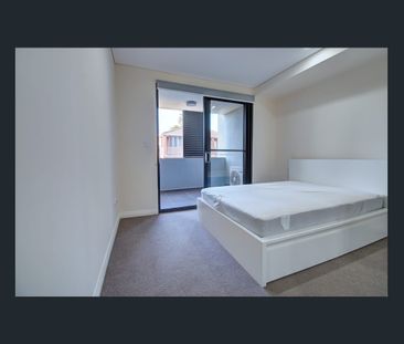 Spacious two bedroom apartment with open plan living - Photo 2