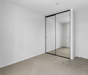 Stylish Apartment With Study - Photo 1