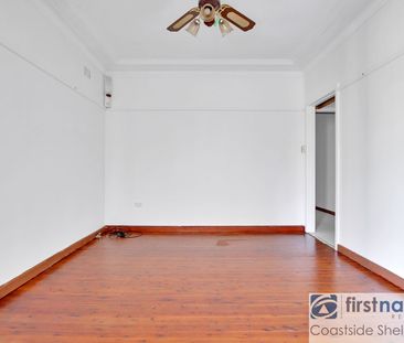 Spacious Family Home in a Coastal Setting - Photo 2