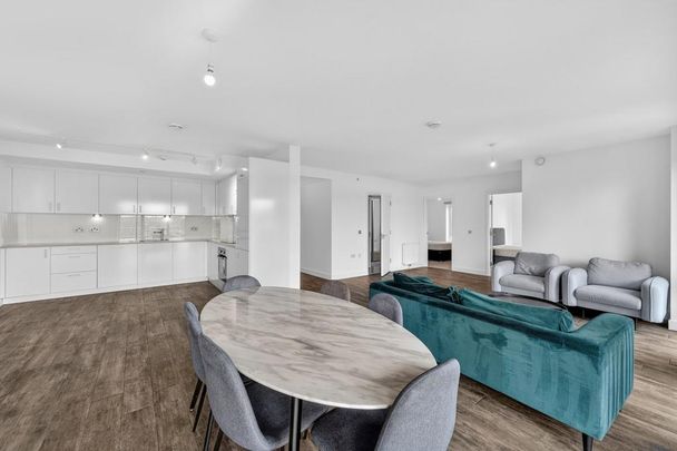 3 bedroom flat to rent - Photo 1
