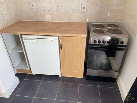 Bournemouth, Dorset, BH5 - Photo 4