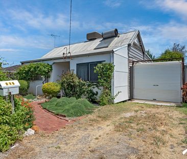 215 Sevenoaks Street, CANNINGTON WA 6107 - Photo 2