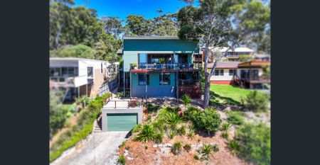 MacMasters Beach Coastal Retreat – Expansive Ocean Views & Relaxed Beach Living - Photo 3