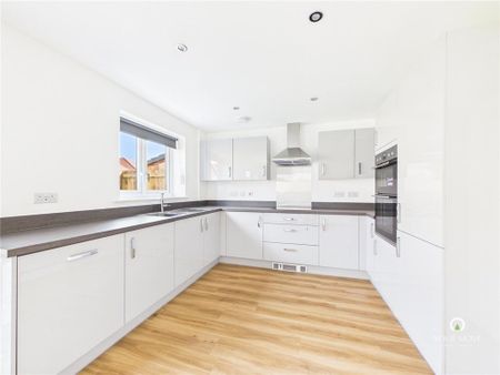 4 bedroom detached house to rent - Photo 4
