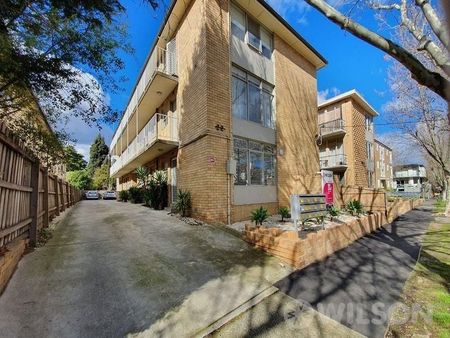 One Bedroom Apartment of St Kilda’s most sought-after streets - Photo 4