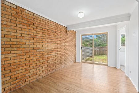 THREE BEDROOMS TOWNHOUSE WITH VINLY FLOOR DOWNSTAIRS AND AIR CONDITION - Photo 4