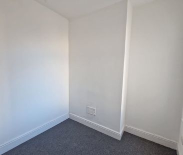 3 Bed Terraced House, Tudor Avenue, CH44 - Photo 6