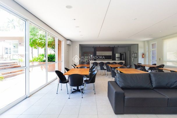 Casa em Condomínio com 4 quartos e 493m² para alugar em Agronomia, Porto Alegre. - Photo 1