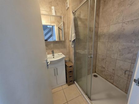 4 Bedroom House To Let - Photo 5