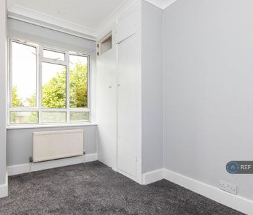 3 bedroom flat to rent - Photo 3
